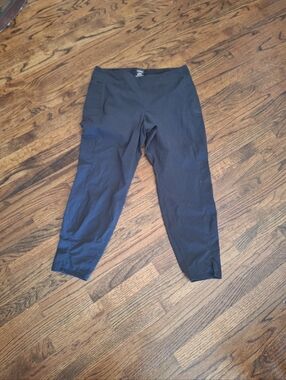 Womens L.L.BEAN Athletic Capri Pants Size 16.